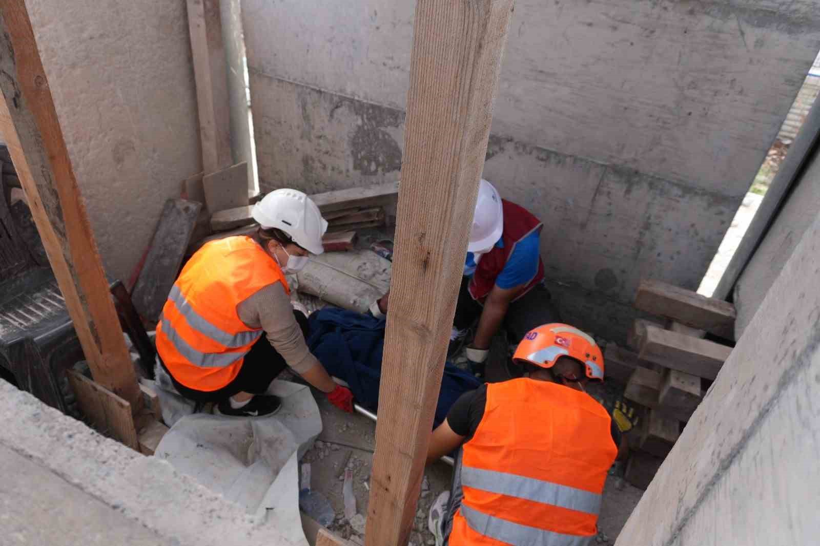 Öğretmenlere arama kurtarma eğitimi