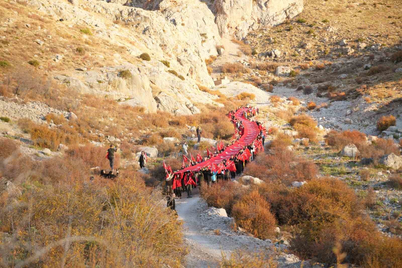 Cumhuriyet’in 102. yılında dağcılar, Emler Zirvesi’nde buluşacak