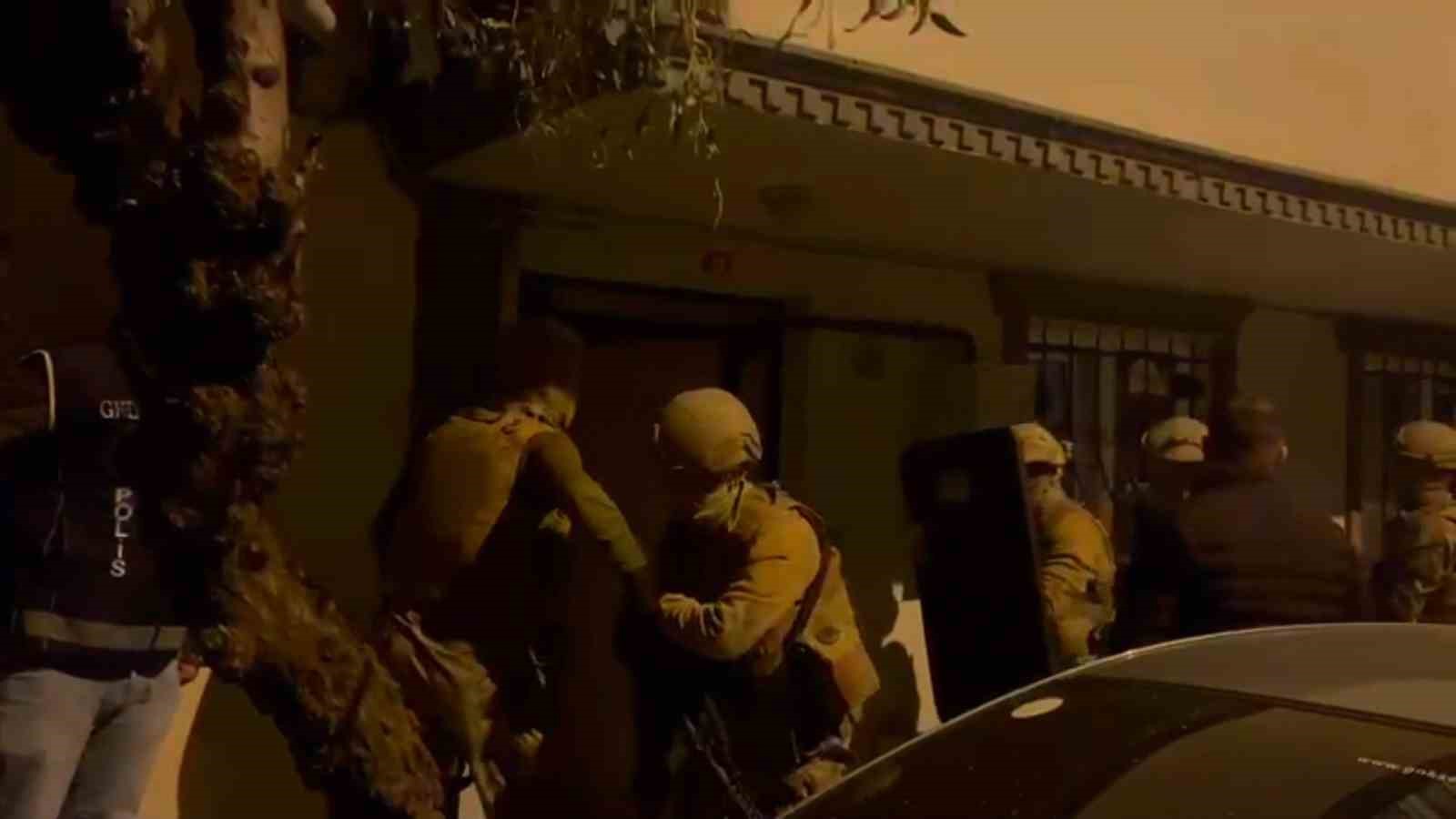 D&uuml;zensiz g&ouml;&ccedil;men ka&ccedil;ak&ccedil;ılarına y&ouml;nelik dev operasyon: 27 organizat&ouml;r yakalandı
