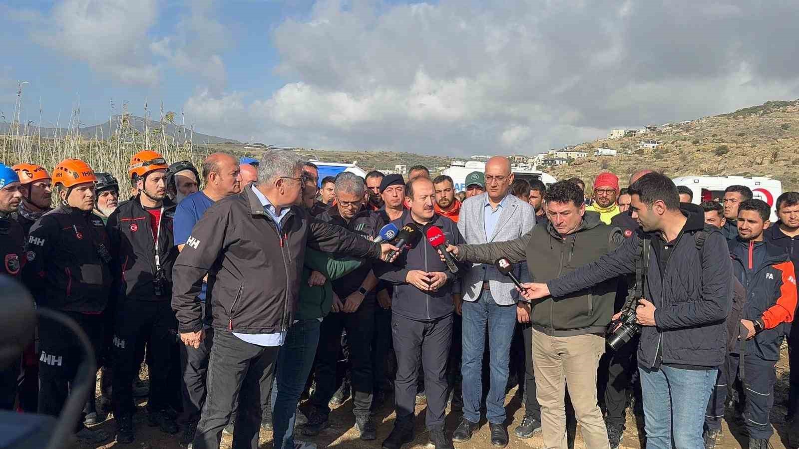 Fo&ccedil;a&rsquo;da selin ardından vatandaşların yaraları sarılıyor
