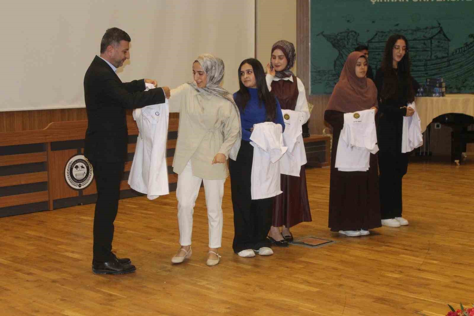 Şırnak&rsquo;ta sağlık &ouml;ğrencileri beyaz &ouml;nl&uuml;klerini giydi
