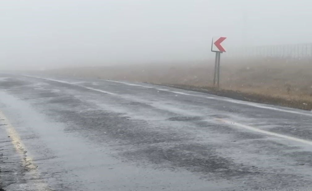 Ardahan’ın yüksek kesimlerinde kar yağışı etkili oldu
