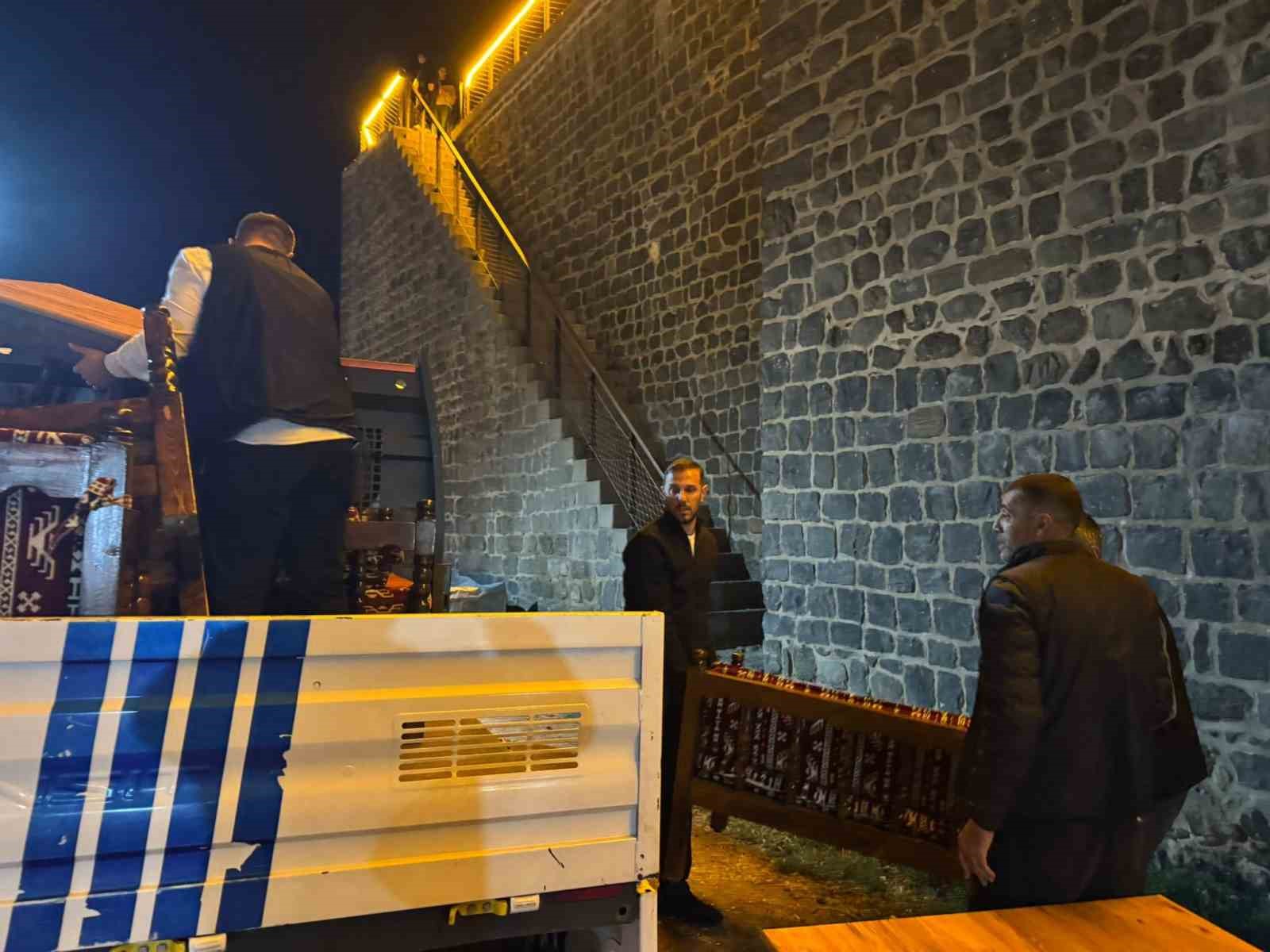 Diyarbakır&rsquo;da sur diplerini işgal eden işyeri tahliye edildi
