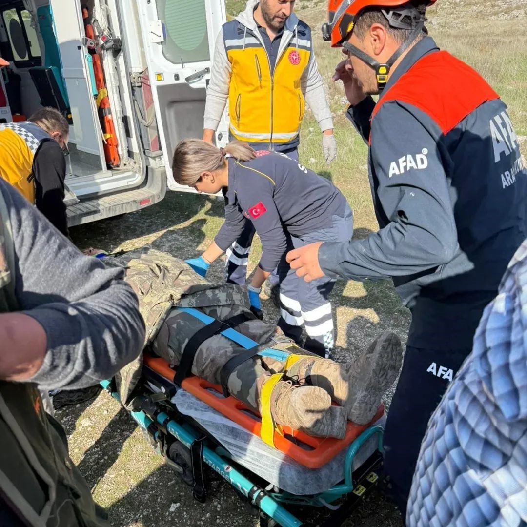 Uşak’ta dere yatağına düşen avcı yaralandı