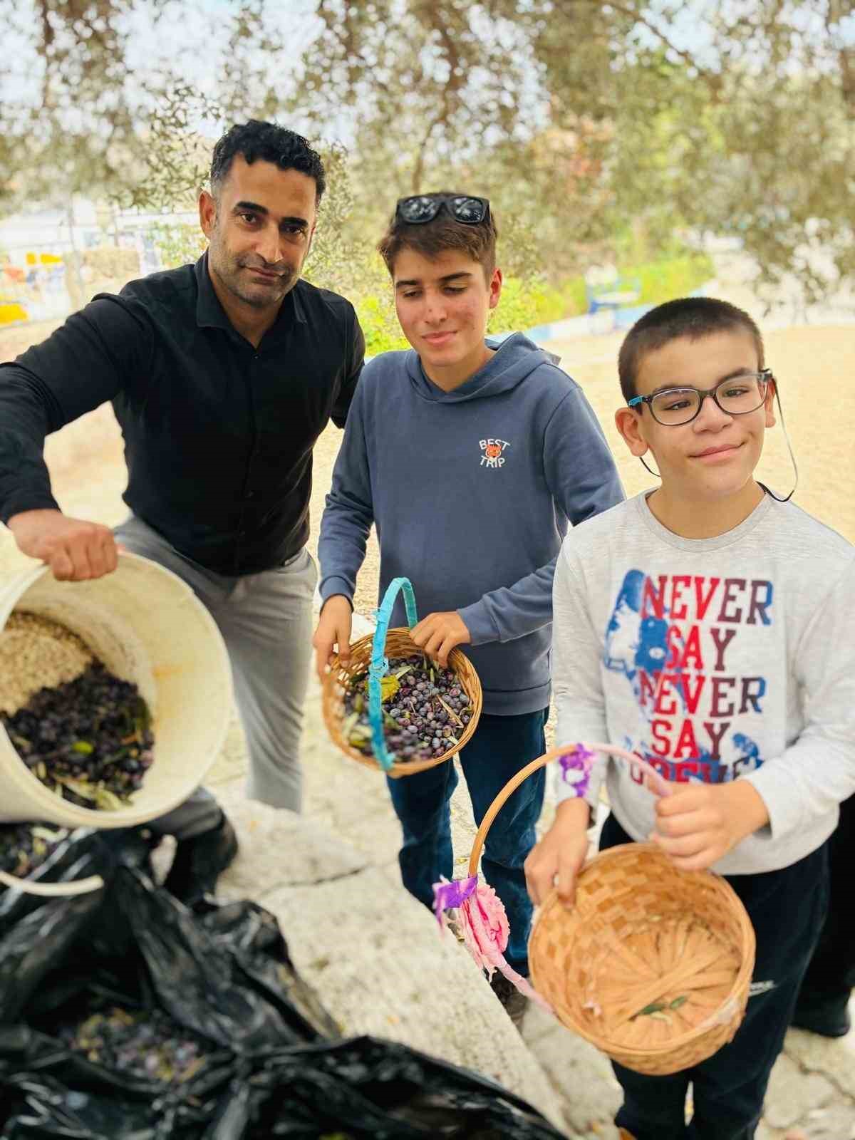 Yahşi Özel Eğitim öğrencilerinden anlamlı zeytin hasadı