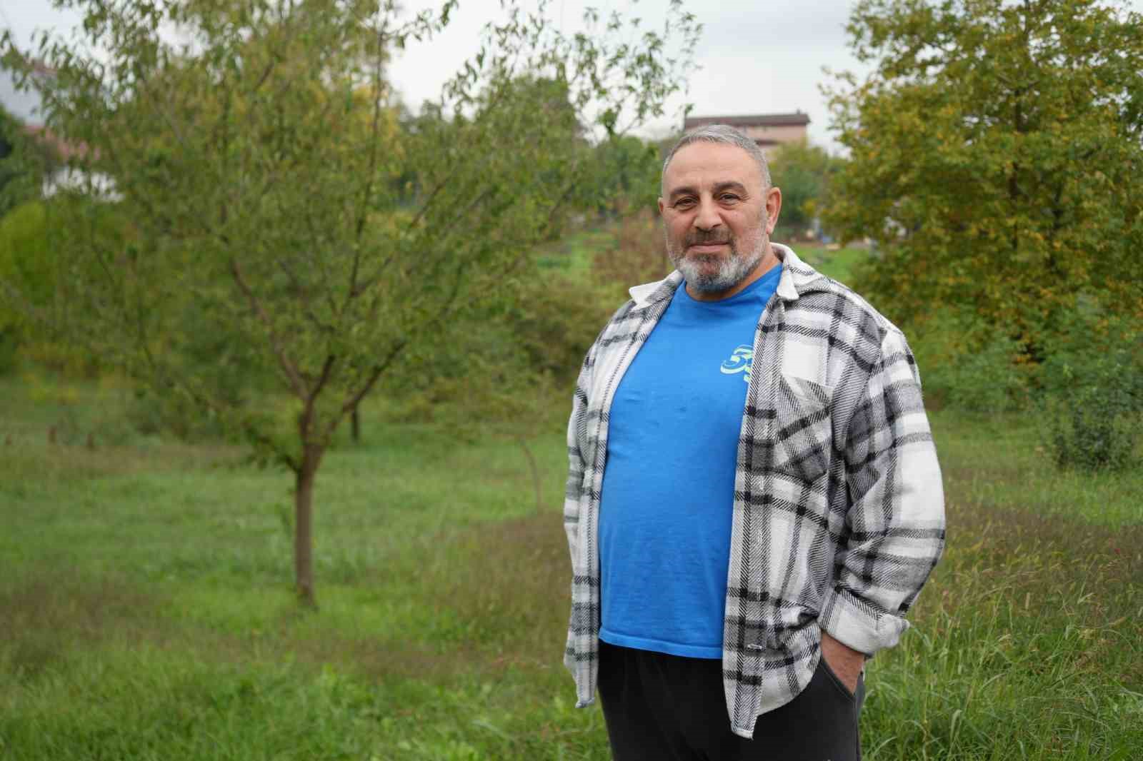 Kış ayına günler kala çiçek açan erik ağaçları meyve verdi