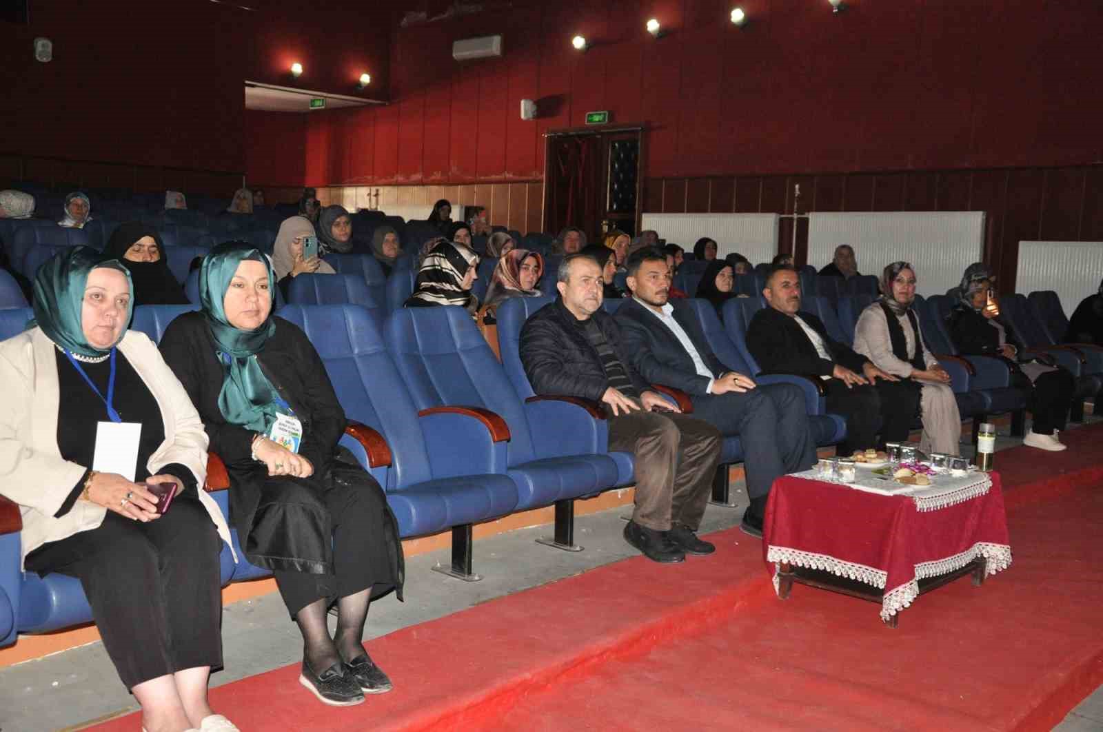 Sorgun’da "Dünya Ahiret Mutluluğu Aile" konulu konferans düzenlendi