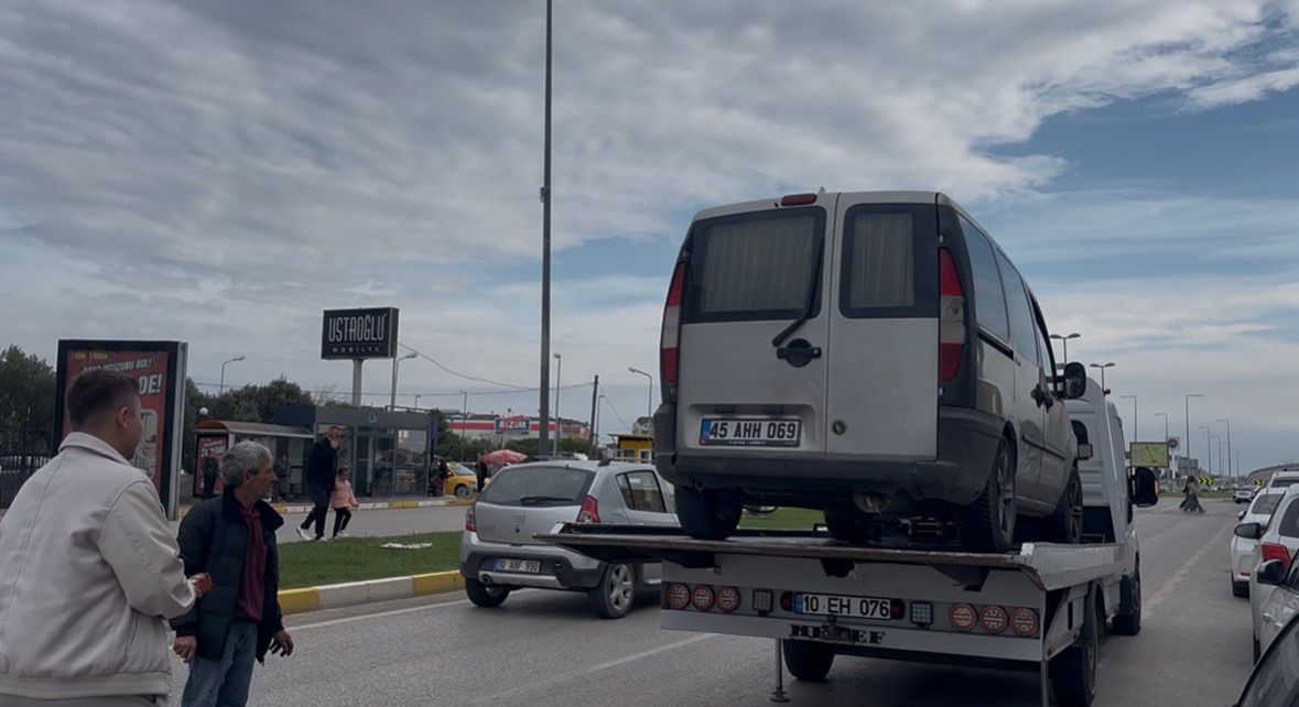 Bandırma&rsquo;da ara&ccedil;ta elektrik ka&ccedil;ağı paniği
