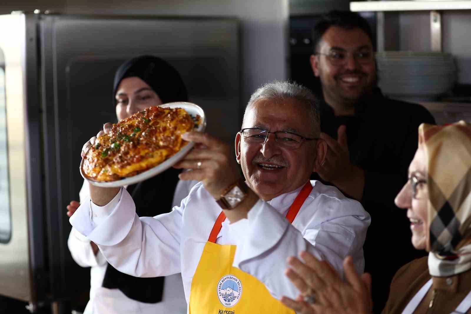 Başkan Büyükkılıç ve eşi, ünlü şeflerle Kayseri Yağlaması yaptı
