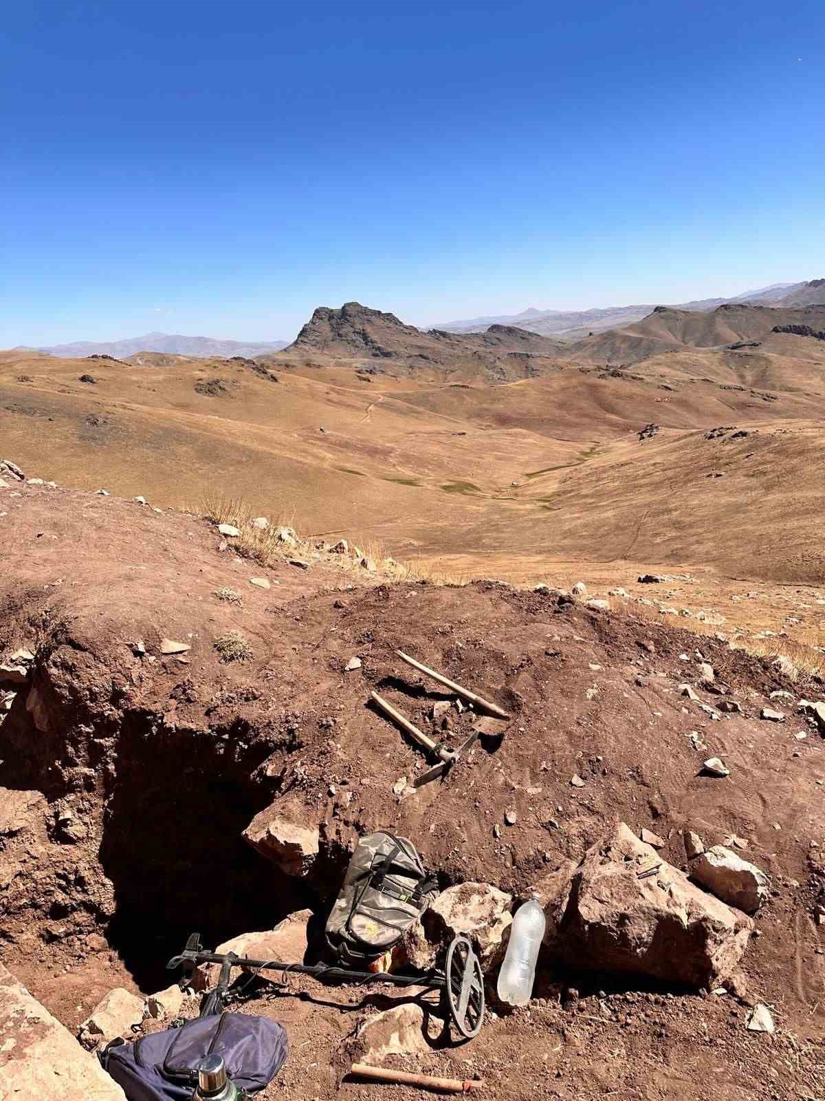 Van&rsquo;da ka&ccedil;ak kazı yapan 2 kişiye adli işlem yapıldı
