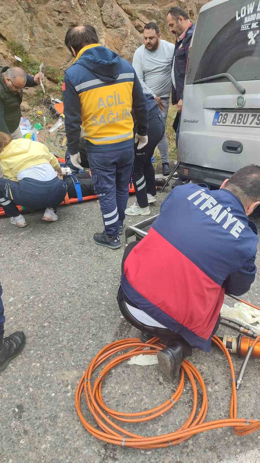 Artvin’de zincirleme trafik kazası: 4 yaralı
