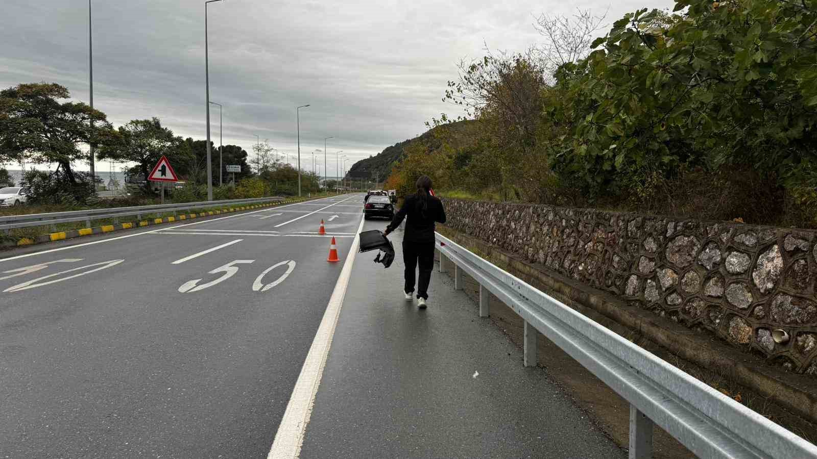 Kontrolden çıkan otomobil bariyere çarparak durabildi