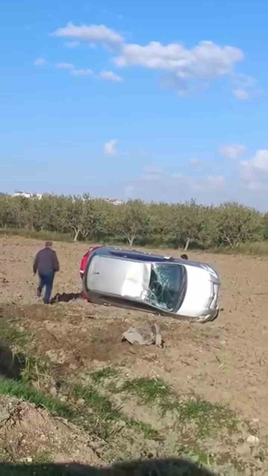 Kırıkhan’da otomobil tarlaya uçtu