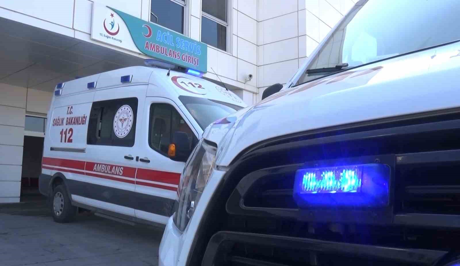 Motosiklet park halindeki otomobile çarptı, 15 yaşındaki sürücü ağır yaralandı