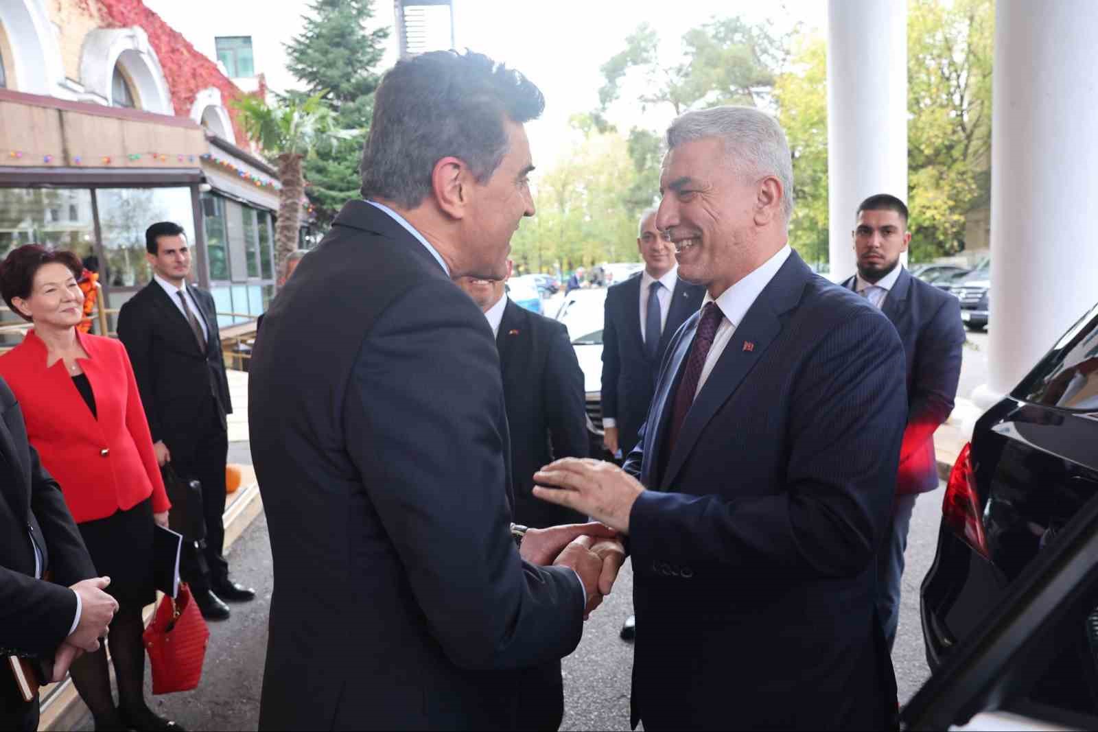 Bakan Bolat, ARICE Başkanı Frunzulica ile bir araya geldi
