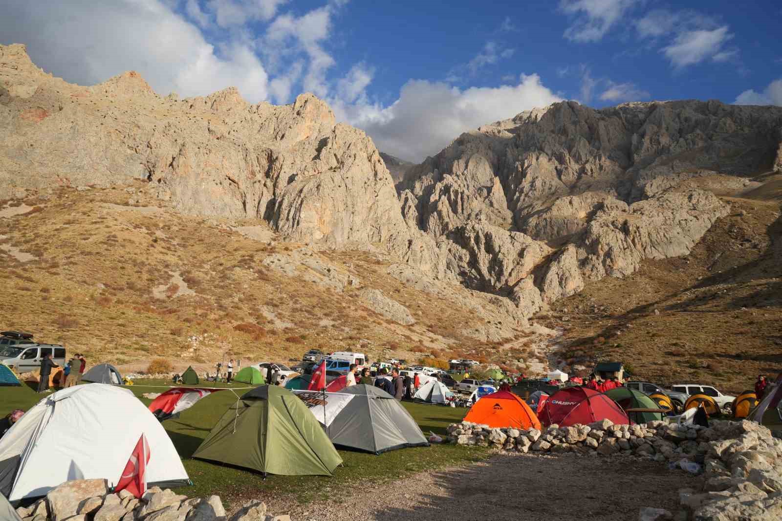 Cumhuriyet’in 102. yılında dağcılar, Emler Zirvesi’nde buluşacak