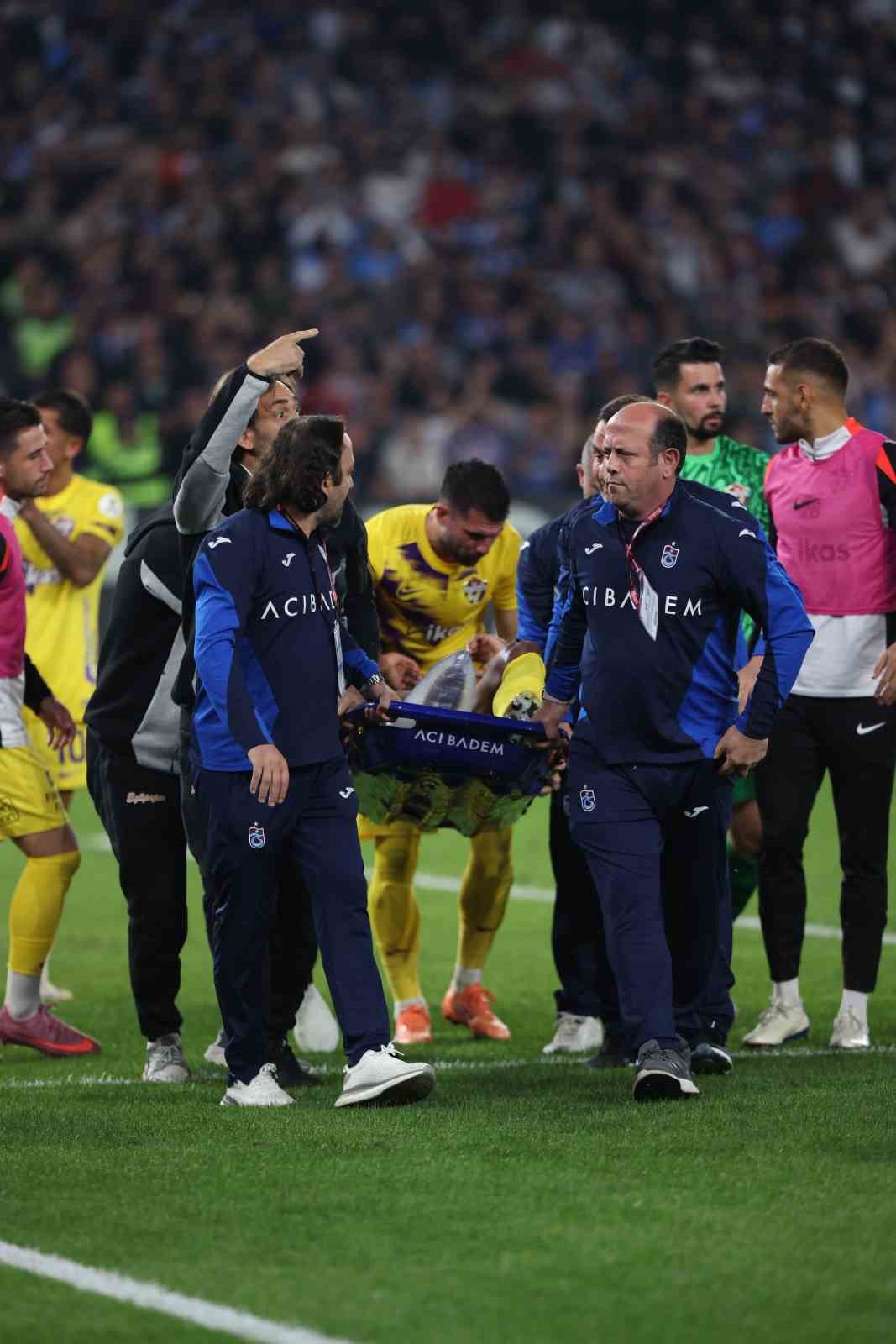 Trendyol S&uuml;per Lig: Trabzonspor: 1 - Ey&uuml;pspor: 0 (İlk yarı)
