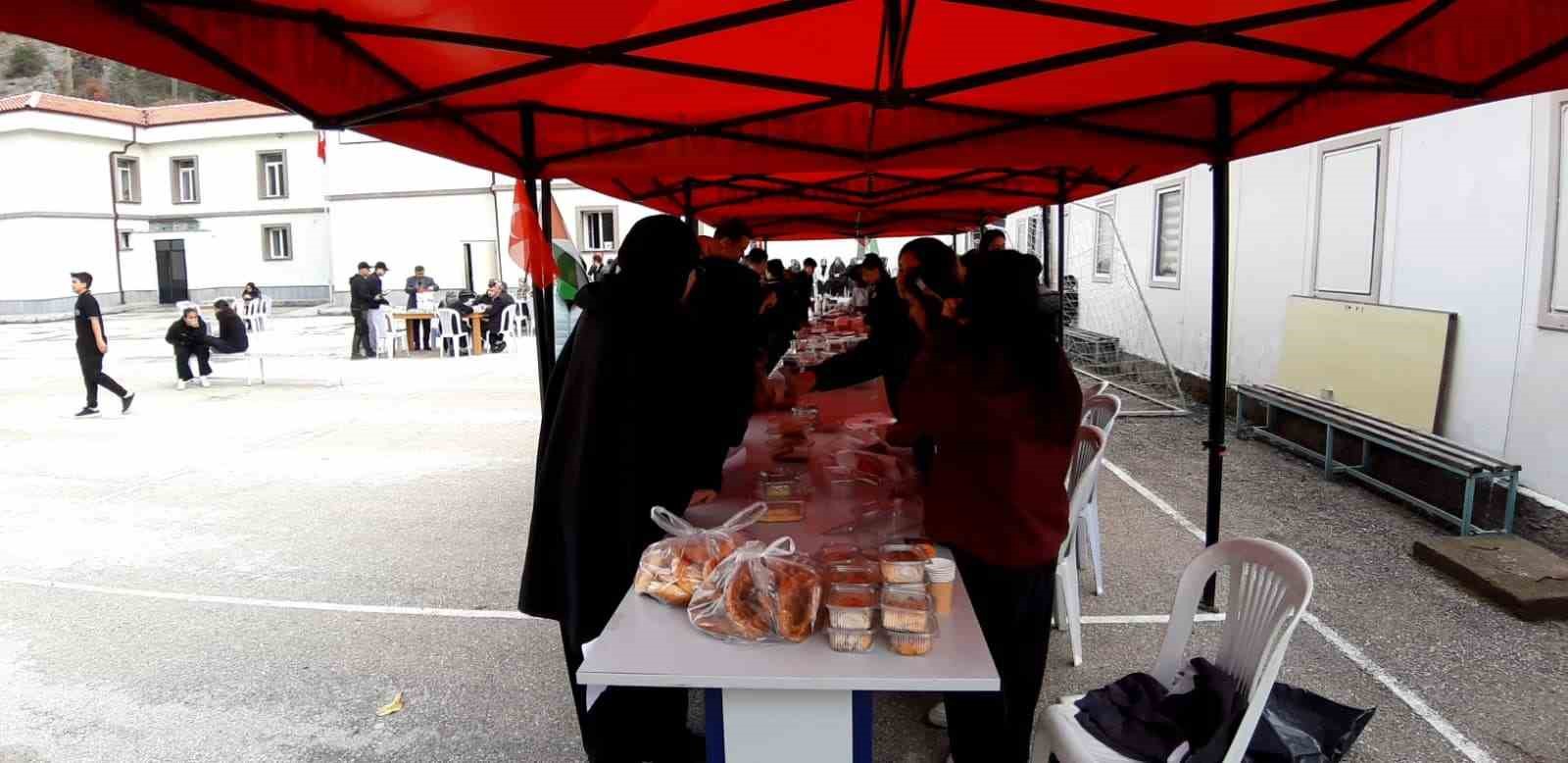 Mudurnu İmam Hatip Lisesi öğrencilerinden Gazze’ye anlamlı destek: 70 bin lira toplandı