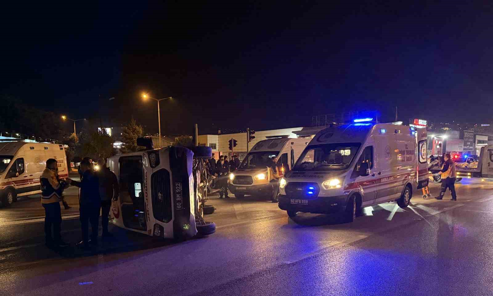 Tokat’ta ambulans ile cip çarpıştı: 3 yaralı
