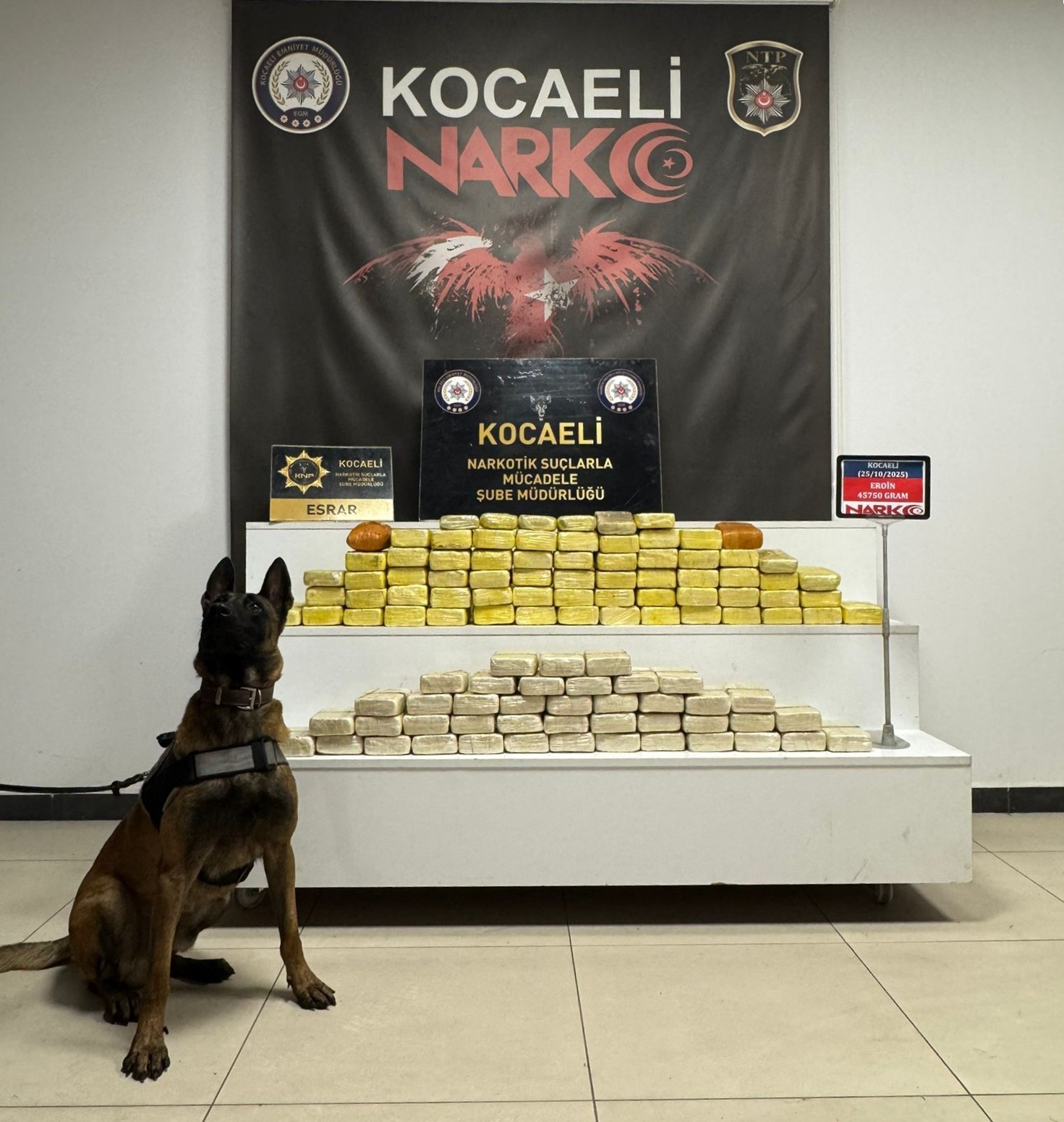 Otomobilde zulalanmış 46 kilo 840 gram uyuşturucu ele ge&ccedil;irildi
