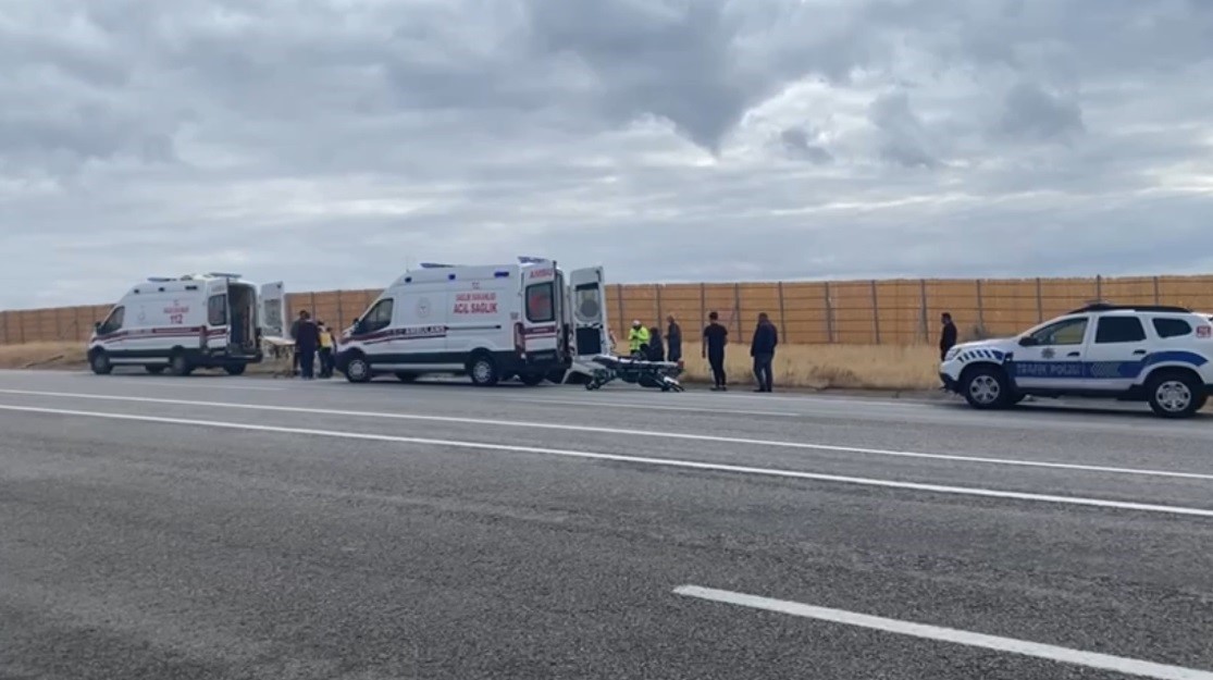 Erzincan’da takla atan araçtaki 4 kişi yaralandı