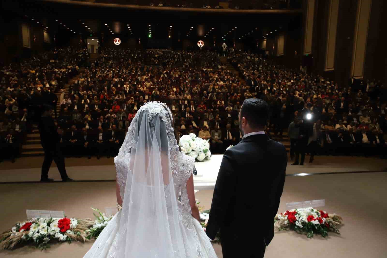 Siyaset, iş dünyası, spor ve bürokrasiyi buluşturan nikah