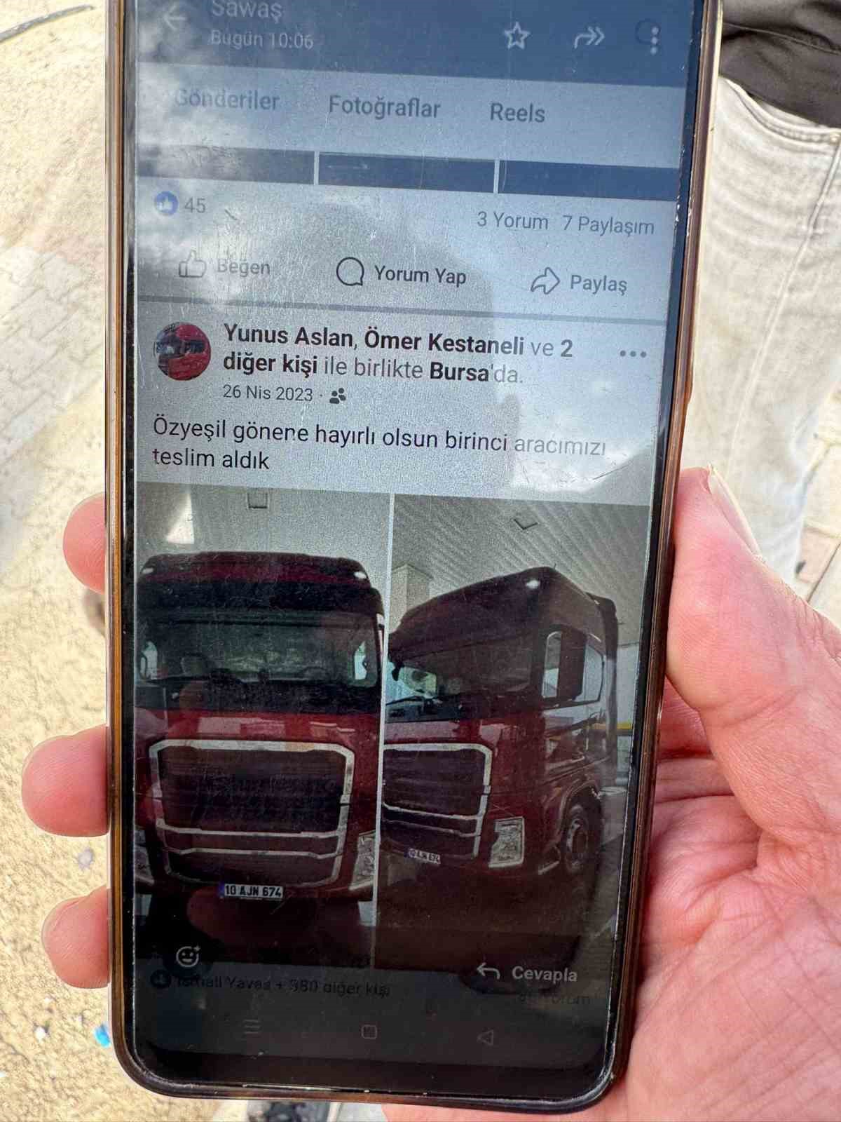 Gönen’de kontrolden çıkan tır, park halindeki 8 araca çarptı