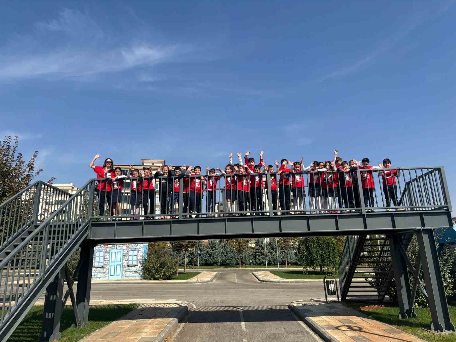 GKV’li minikler trafik kurallarını öğreniyor