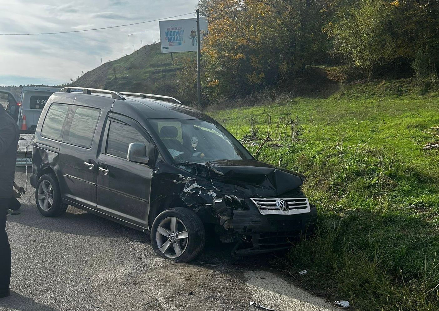 Bolu D-100’de iki araç çarpıştı: 5 yaralı