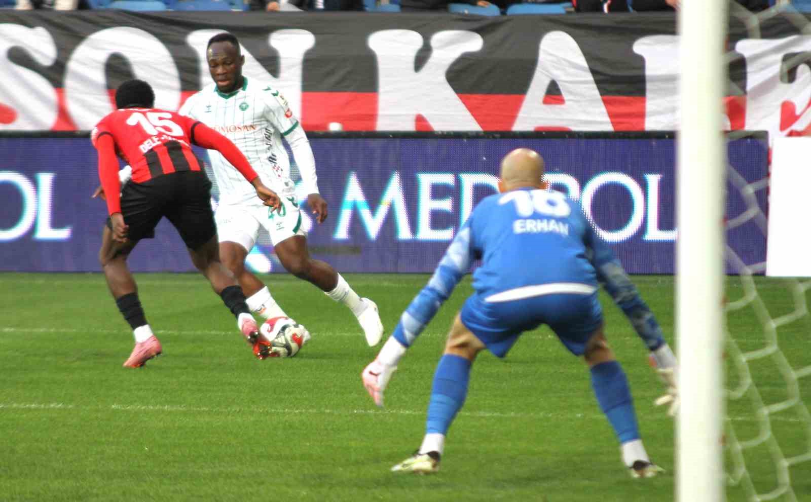 Trendyol Süper Lig: Gençlerbirliği: 1 - Konyaspor: 1 (İlk yarı)