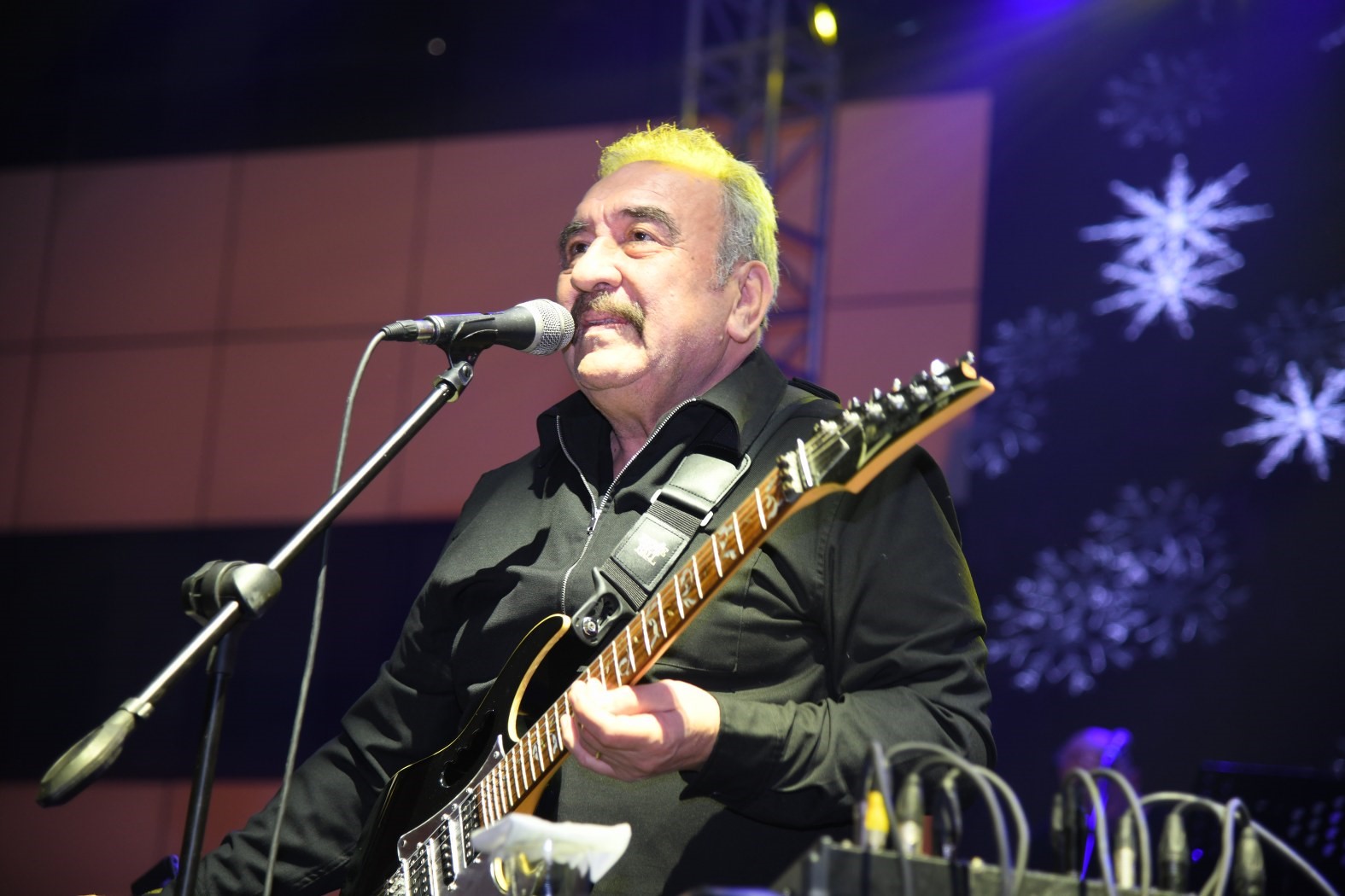 Ümit Besen’den memleketi Osmaniye’de muhteşem konser
