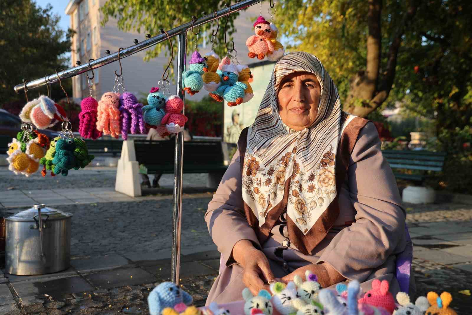 Deprem korkusu ve kanser hastalığını, amigurumi yaparak unutmaya çalışıyor