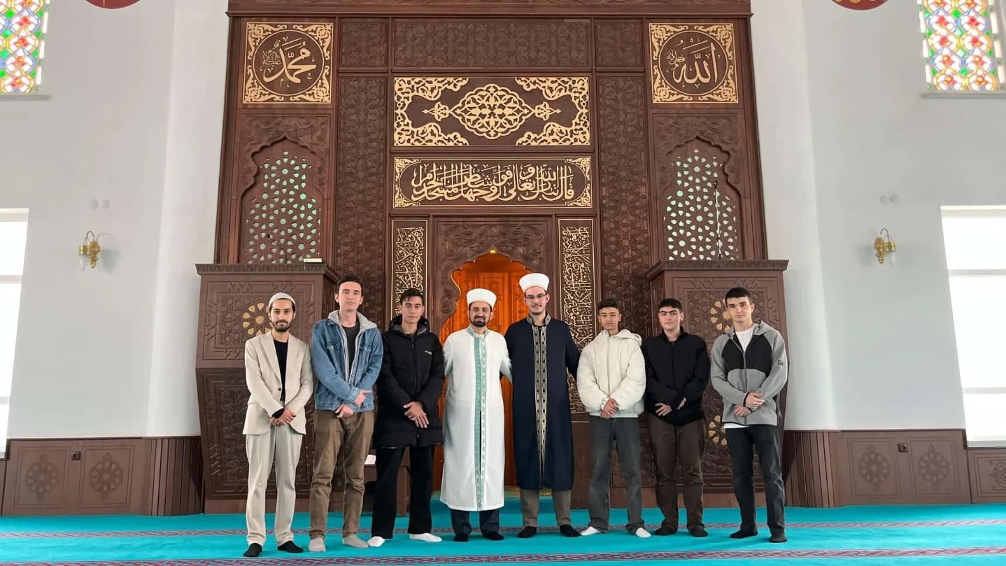 İmam hatip lisesi &ouml;ğrencileri "Mihrapta Gen&ccedil;ler Var" projesiyle mihraba ge&ccedil;ti
