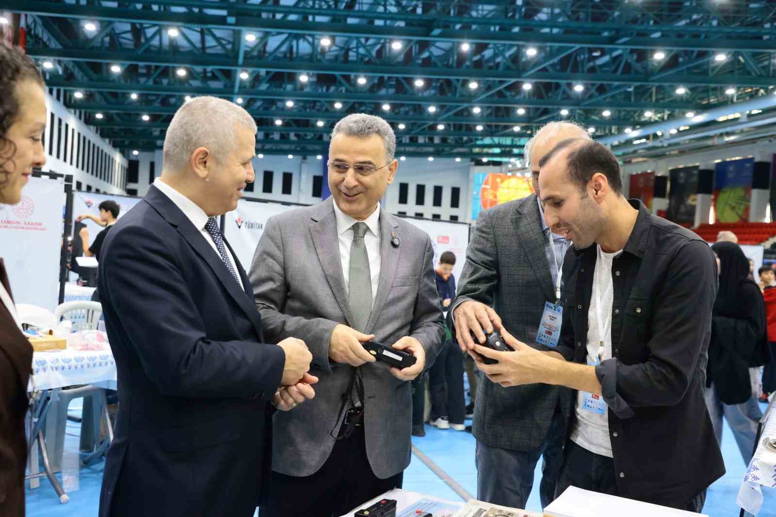 Başkan Kurnaz: "Eğitim ve bilimi destekliyoruz"
