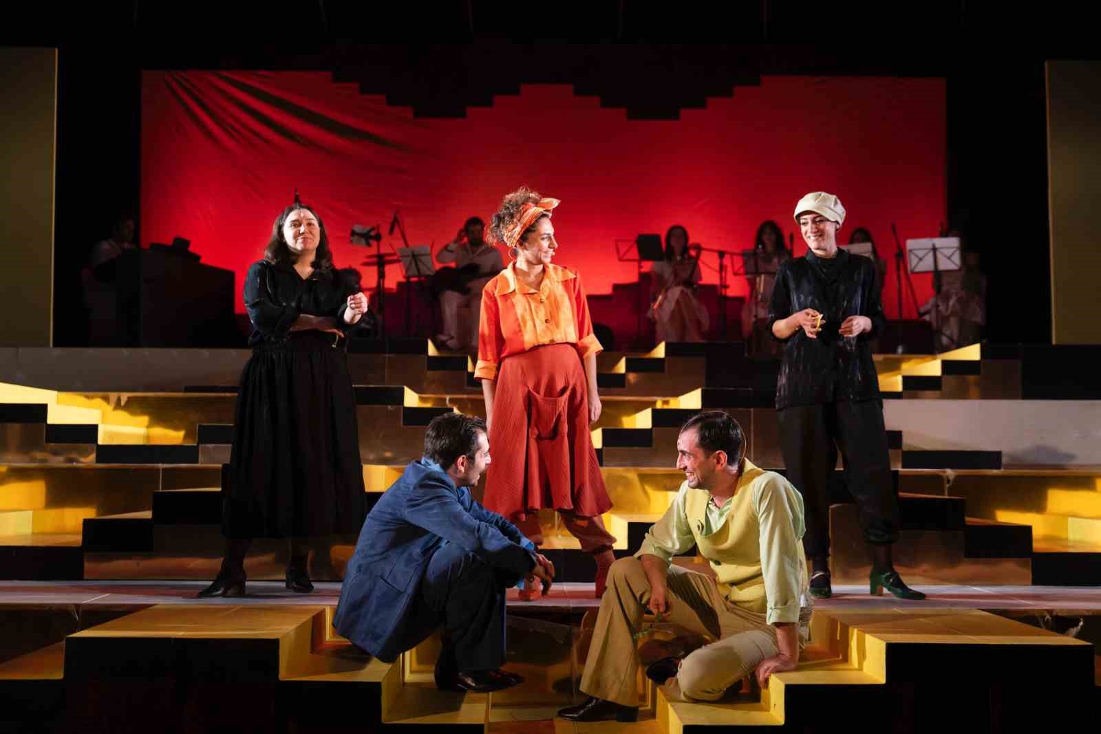 Nil&uuml;fer Kent Tiyatrosu&rsquo;ndan "L&uuml;k&uuml;s Hayat" ile g&ouml;rkemli sezon a&ccedil;ılışı
