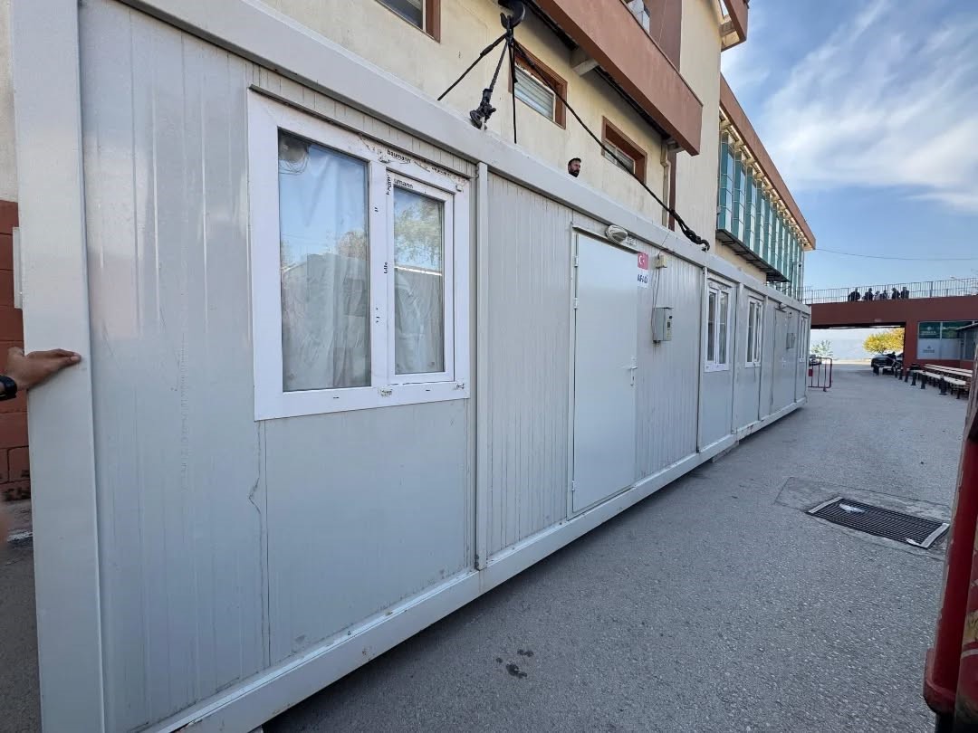 AFAD, Şırnak Devlet Hastanesine 10 yaşam konteyneri desteğinde bulundu