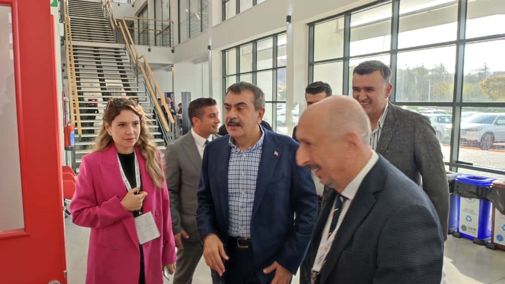 Bakan Tekin, ODT&Uuml;&rsquo;de zeka ve yetenek at&ouml;lyelerini yerinde inceledi
