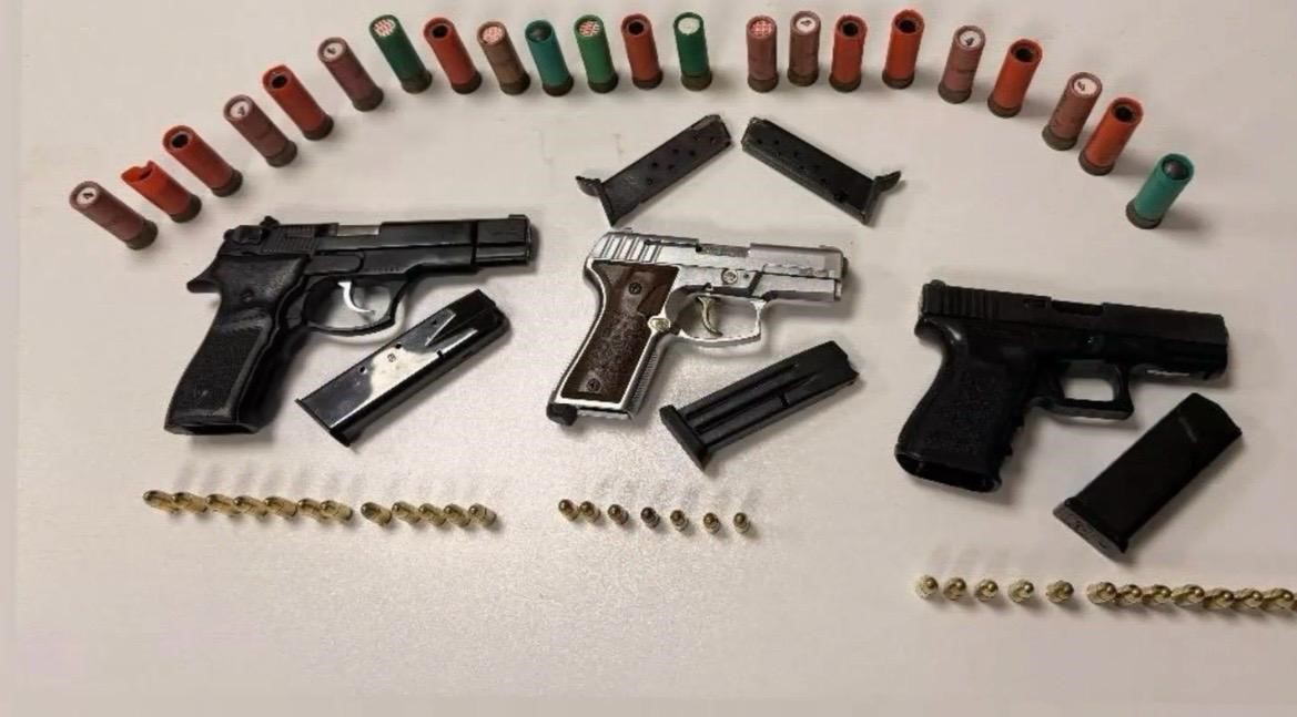 İzmir&rsquo;de polis son bir haftalık denetim raporunu a&ccedil;ıkladı
