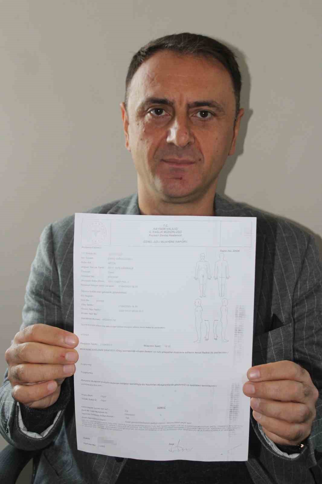 Yenildikleri takımın futbolcuları tarafından darbedildiler
