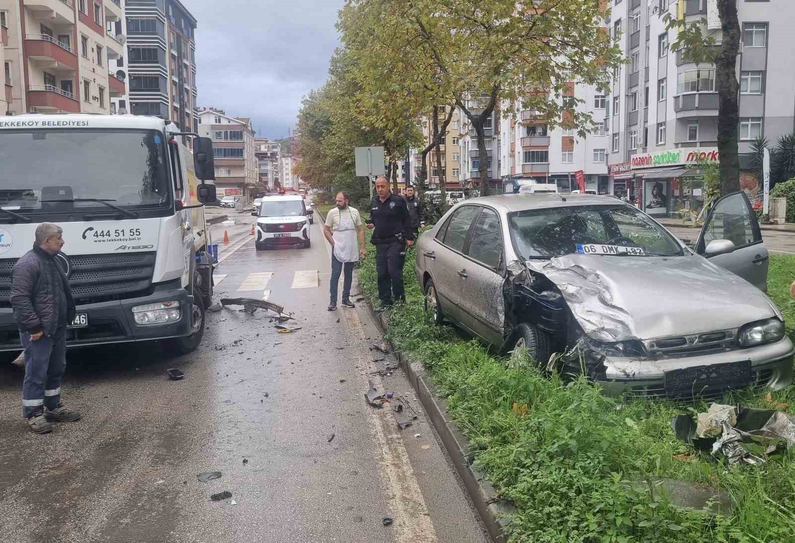 Samsun’da otomobil çöp kamyonuna çarptı: 1 yaralı