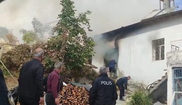 Malatya&rsquo;da korkutan ev yangını
