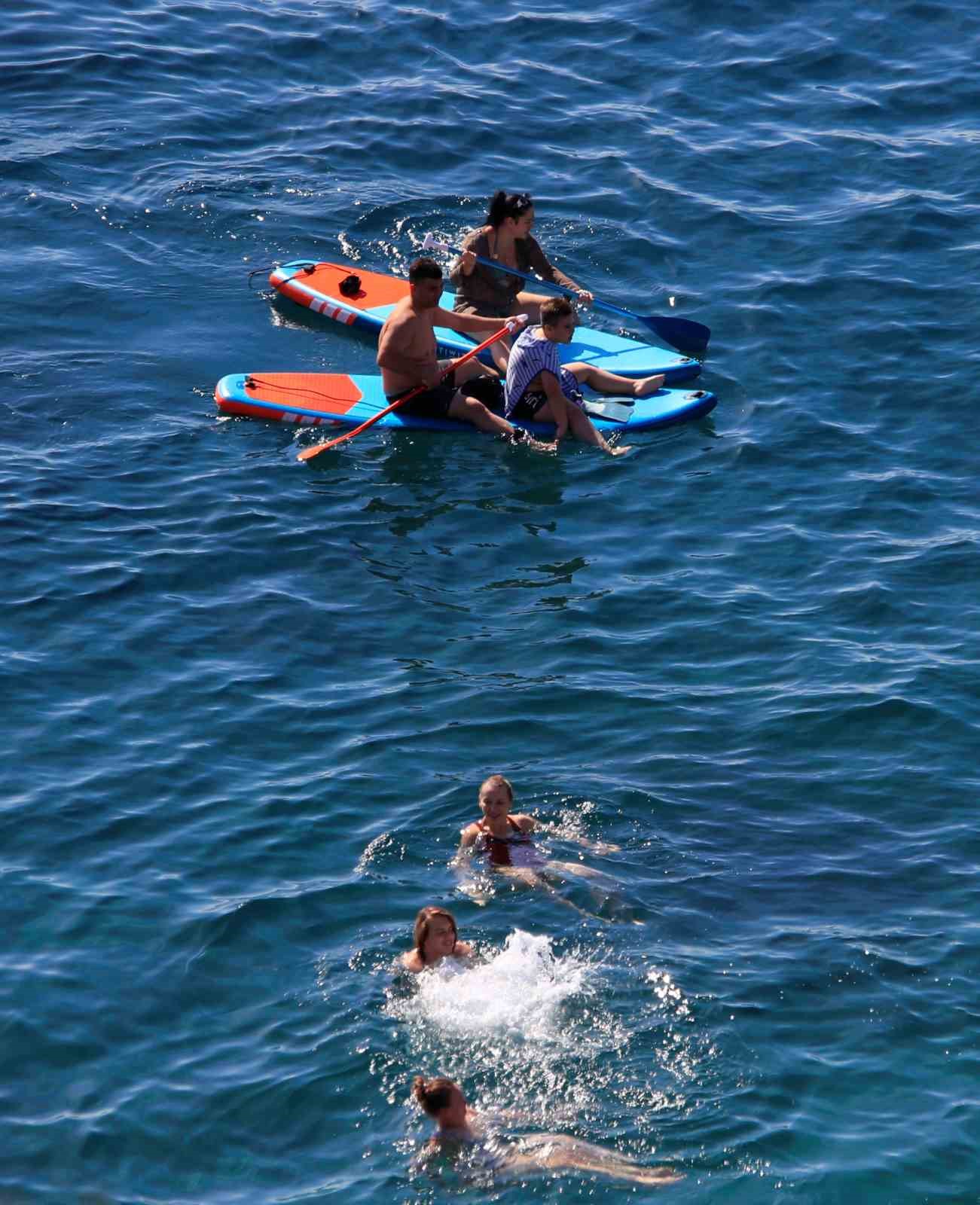 Türkiye kışı yaşarken Antalya’da yazdan kalma günler