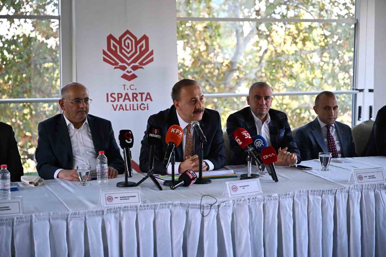 Vali Erin: "Kedilerin patilerinin kesildiği iddiasının aslı astarı yok, tek bir ihbar bile bulunmuyor"