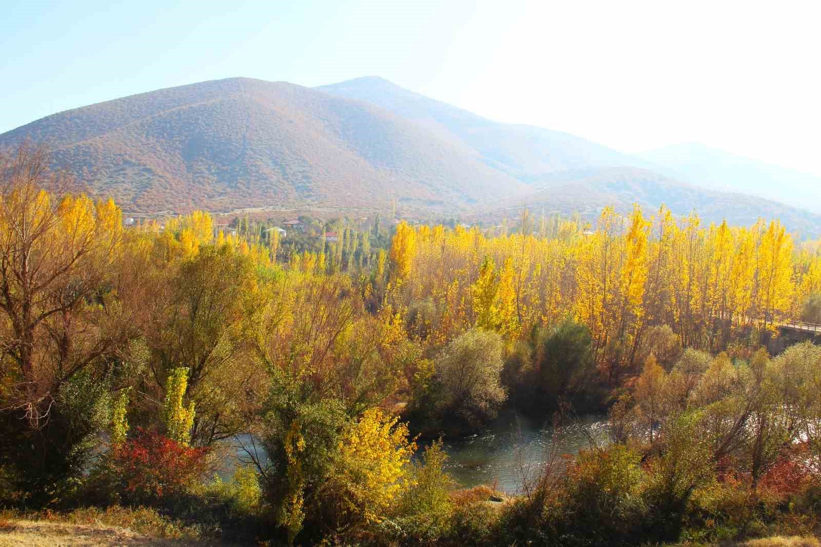 Kahramanmaraş&rsquo;ta kartpostallık sohbahar manzarası
