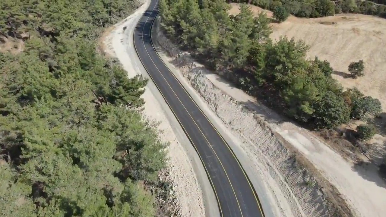 Lapseki’de sıcak asfalt çalışması biten yol trafiğe açıldı
