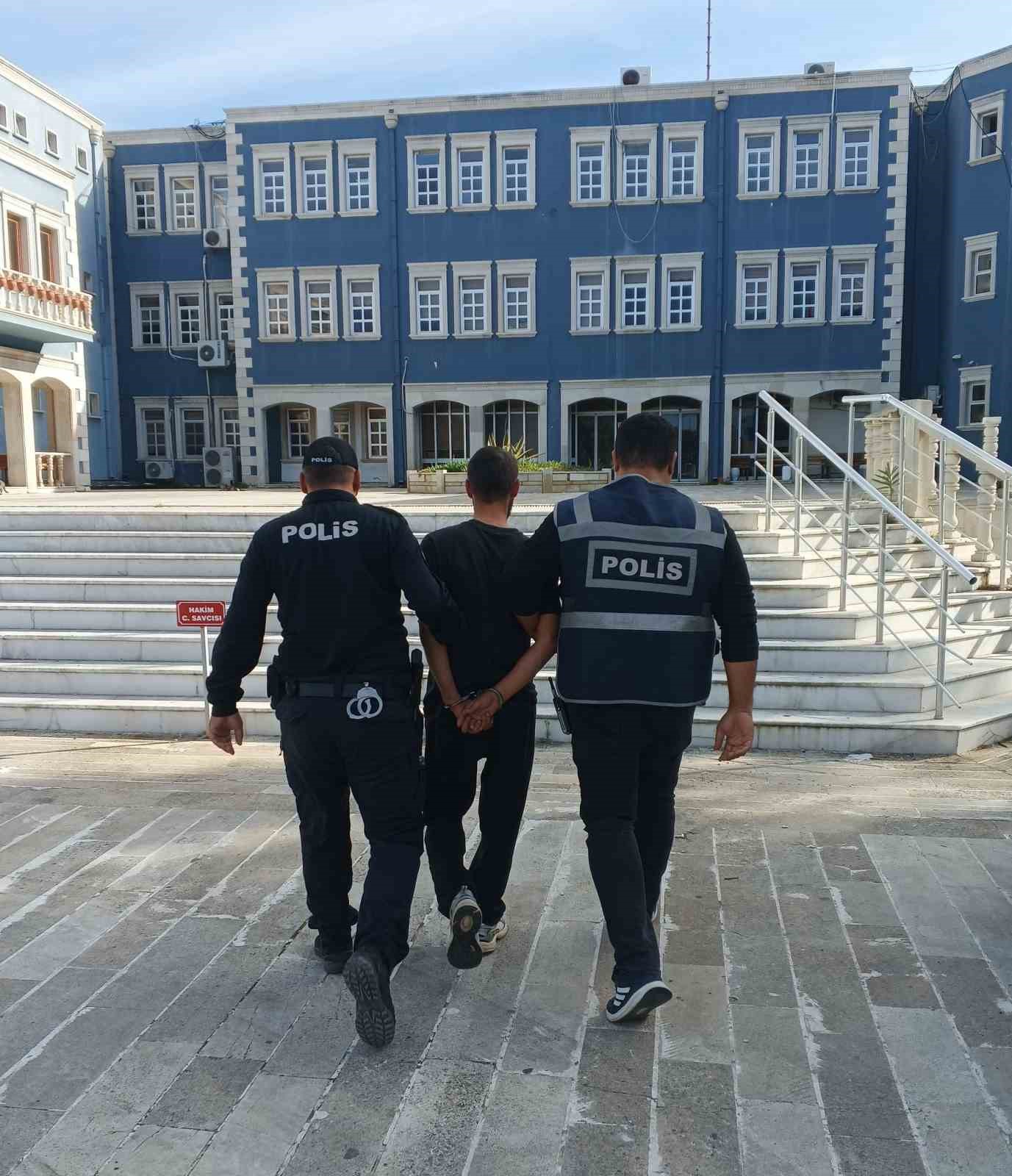 İzmir’de silahlı gasp zanlıları yakalandı, 1 kişi tutuklandı