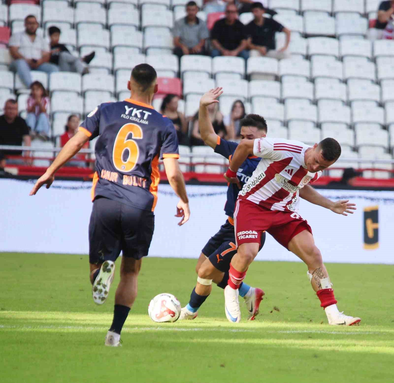 Trendyol Süper Lig: Antalyaspor: 0 - RAMS Başakşehir: 4 (Maç sonucu)