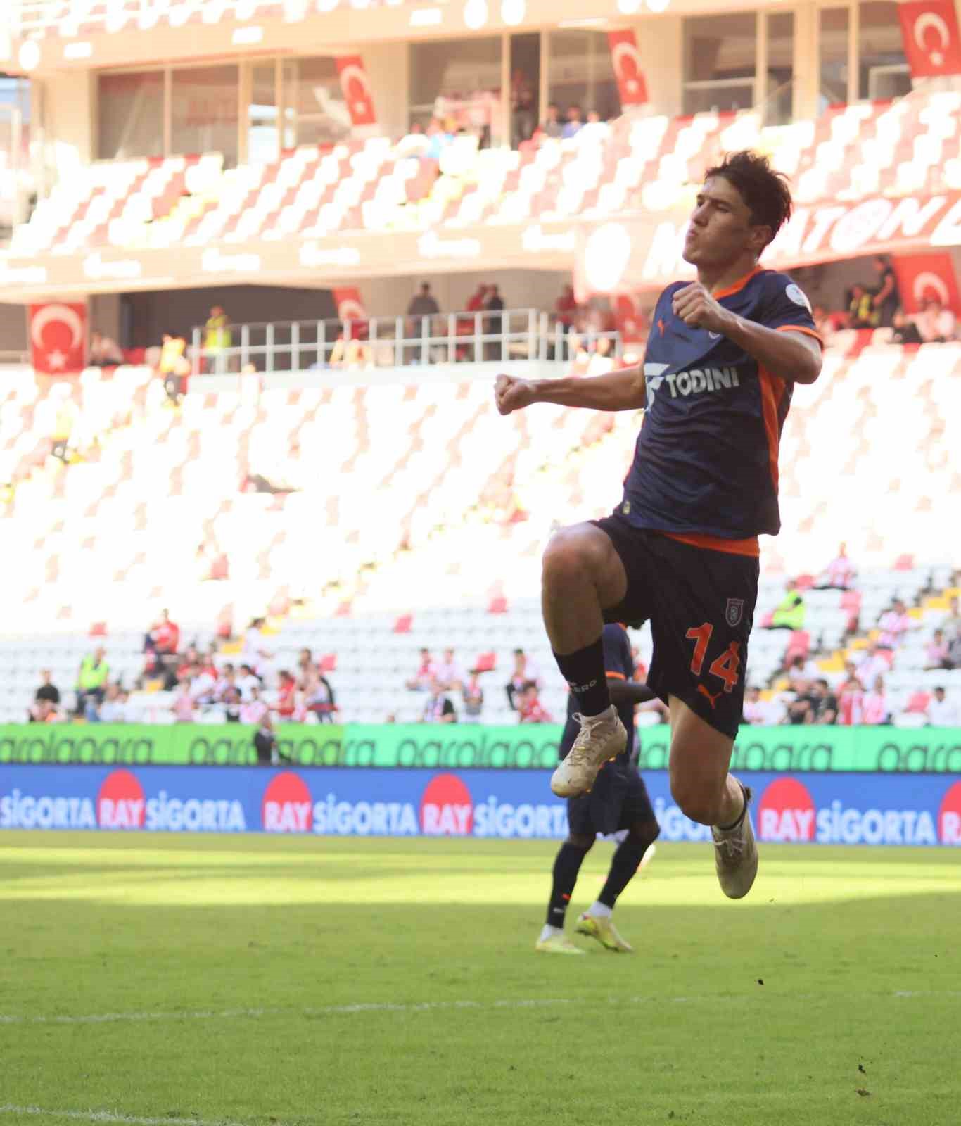 Trendyol Süper Lig: Antalyaspor: 0 - RAMS Başakşehir: 4 (Maç sonucu)