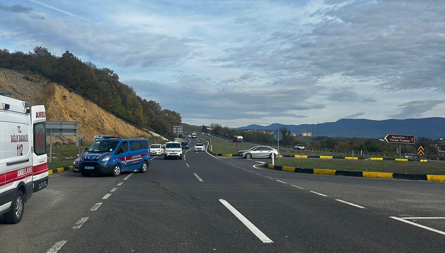 Bolu D-100’de iki araç çarpıştı: 5 yaralı