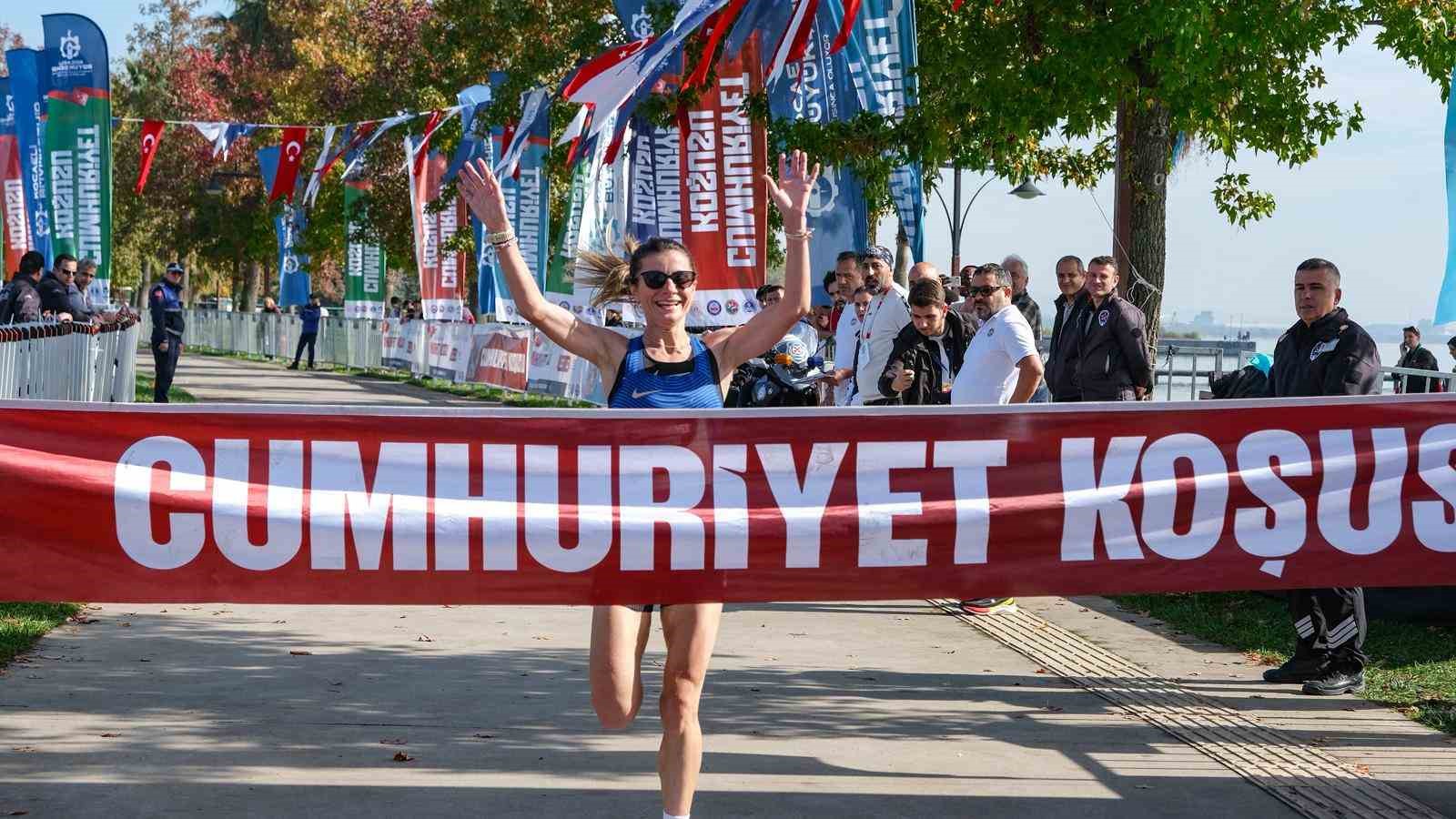 16 ülkeden sporcu Kocaeli’de Cumhuriyet için koştu